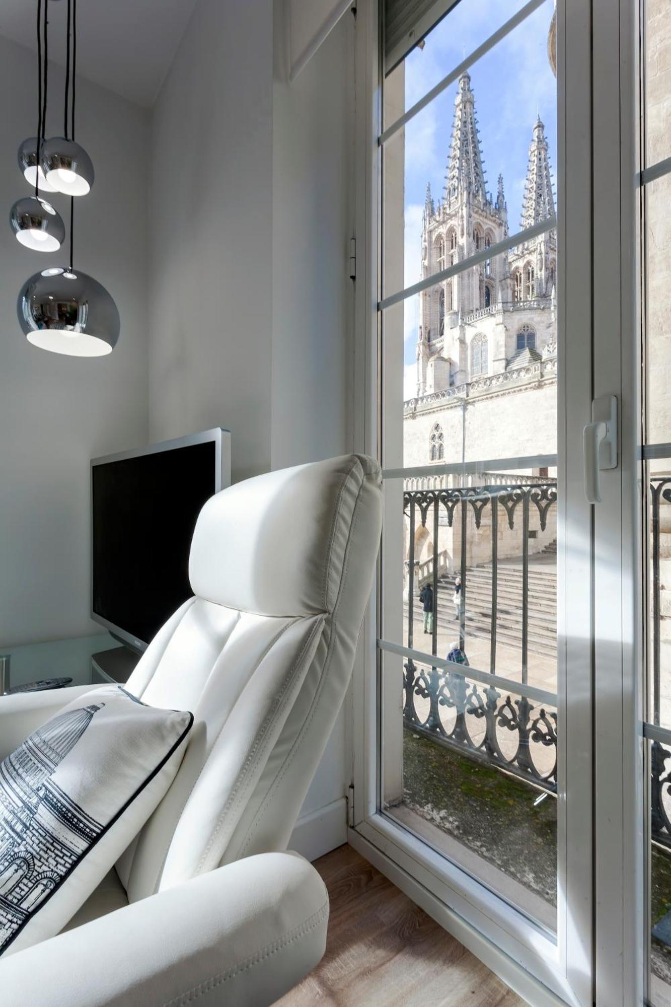Cinco Balcones A La Catedral By Unique Rooms Burgo المظهر الخارجي الصورة